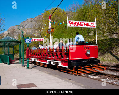 Promenade Vintage Tramway à l'Crich Tramway Museum,Crich, Matlock, Derbyshire, Royaume-Uni. Banque D'Images