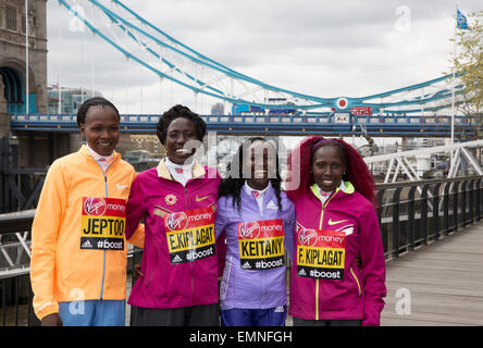 Priscah Jeptoo, Edna Kiplagat, Mary Keitany et Florence Kiplagat assister au 35e Marathon de Londres Virgin Money Femmes élite photocall Banque D'Images