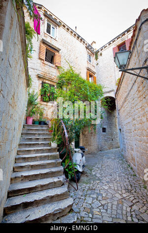 Rues en pierre de la vieille ville de Trogir, en Dalmatie, Croatie Banque D'Images