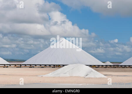 Les montagnes de sel à Bonaire - Antilles néerlandaises Banque D'Images