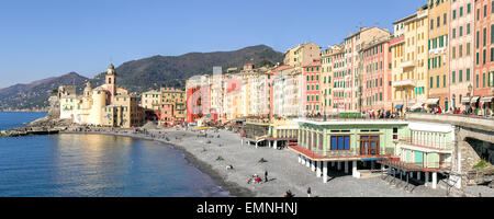 Camogli est un village typique de la Ligurie et de la Méditerranée Banque D'Images