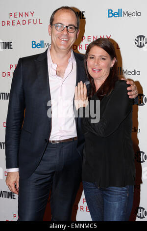 Toronto, Canada. 21 avril, 2015. L'actrice Maura Tierney et David Nevins arriver pour Penny Dreadful Saison 2 premiere au TIFF Bell Lightbox. Credit : EXImages/Alamy Live News Banque D'Images