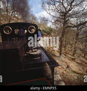 Le chemin de fer Ffestiniog est la plus ancienne compagnie de chemin de fer dans le monde - être fondée par une loi du Parlement en 1832. Le George Angleterre 0-4-0ST +T locomotive appelée Prince, vu ici de faire son chemin dans le chemin de fer de montagne bordée à Blaenau Ffestiniog . Prince construit en 1863 est le plus ancien machine à vapeur sur la ligne. 24 avril 1980 Banque D'Images