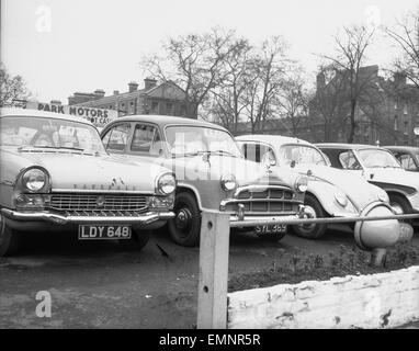 Les prix en chute comme une crise frappe le marché de la voiture d'occasion. Une voiture de seconde main dans la Kings Road Chelsea. 23 février 1960 Banque D'Images