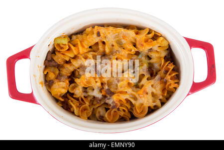 Boeuf et fromage pâtes spirales isolated on white Banque D'Images