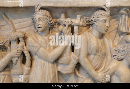 Avec sarcophage romain le concours entre les Muses et les sirènes. Dynastie période. 3e s. ap. Banque D'Images