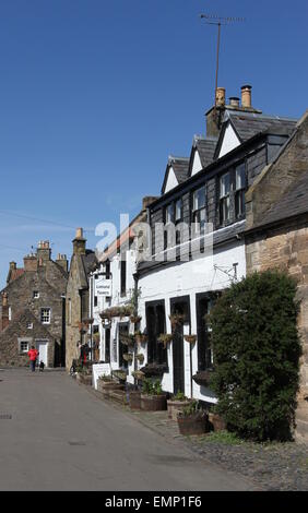 Extérieur de Lomond Tavern Fife Falkland Ecosse Avril 2015 Banque D'Images