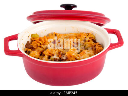 Boeuf et fromage pâtes spirales isolated on white Banque D'Images