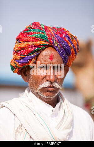 Portrait of a senior rajasthani, homme avec barbe et turban, Pushkar, Rajasthan, India Banque D'Images