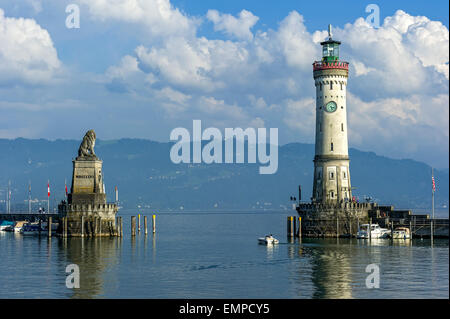 Lion bavarois, nouveau phare à l'entrée du port, le port, le lac de Constance, Lindau, souabe, Bavière, Allemagne Banque D'Images