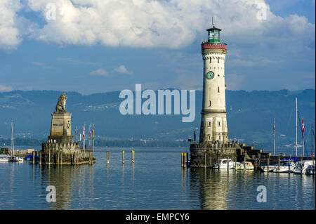 Lion bavarois, nouveau phare à l'entrée du port, le port, le lac de Constance, Lindau, souabe, Bavière, Allemagne Banque D'Images