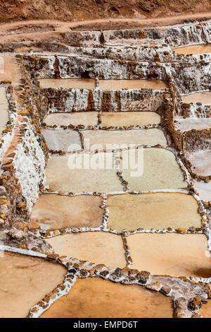 Mines de sel de Maras, Vallée Sacrée des Incas, Urubamba, Pérou Banque D'Images