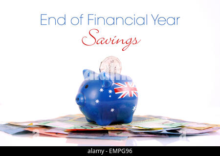 L'argent d'Australie avec tirelire pour l'enregistrement, les dépenses ou la fin de l'année financière la vente. Banque D'Images