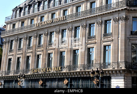 Le Grand hotel et le café de la paix place de l'Opéra à Paris, France Banque D'Images