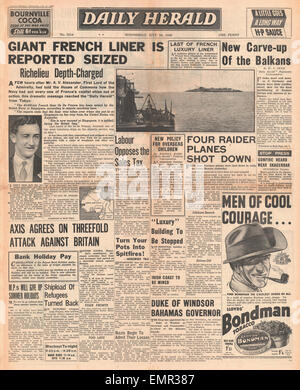 1940 front page Daily Herald l'attaque de la marine royale française sur le cuirassé Richelieu, naufrage du paquebot français Duc de Champlain Banque D'Images