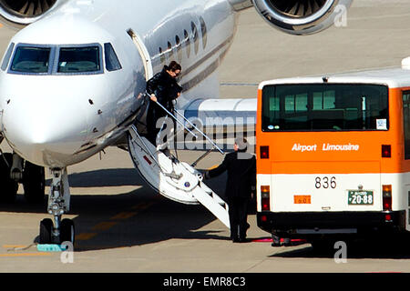 Chanteur, auteur-compositeur et actrice Katy Perry arrive par avion privé à l'aéroport international de Haneda à Tokyo, Japon, le 23 avril 2015. Perry est visiter le Japon comme une partie de sa tournée mondiale prismatiques, qui a commencé le 7 mai 2014 et dure jusqu'à Octobre 12, 2015 dans 150 pays. Credit : Rodrigo Reyes Marin/AFLO/Alamy Live News Banque D'Images