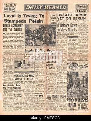 1940 front page Sunday Express Pétain - Hitler Accord Banque D'Images