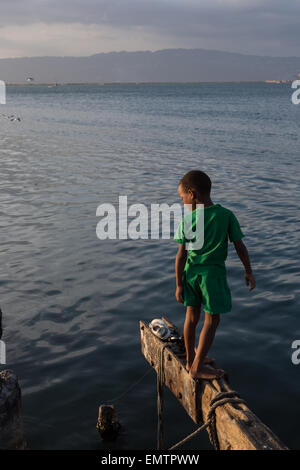 À la tombée de la pêche à Port Royal, dans le port de Kingston, Jamaïque, dans les Antilles, Caraïbes. Banque D'Images