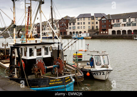 UK, Cumbria, Bristol, Port Elizabeth Dock, bateaux amarrés à côté du logement du secteur riverain Banque D'Images