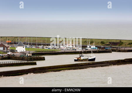 UK, Cumbria, Bristol Harbour, Annan chalutier Fredwood enregistré dans l'dock Banque D'Images