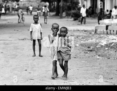 Photos prises lors du Daily Mirror's tentent d'atteindre les camps de réfugiés d'Onitsha et Asaba pendant le conflit du Biafra. Photo montre des enfants à l'un des camps. 16 juillet 1968. Banque D'Images