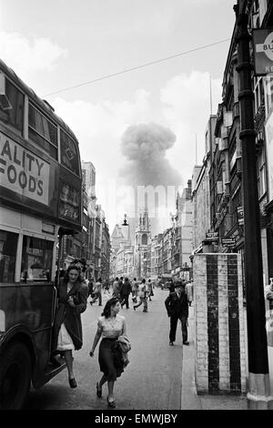 Sauvetage de victimes par N.F.S et C.D sur Buxton et Underwood St, E1, après un touché par une bombe volante V1. 1er août 1944. Banque D'Images