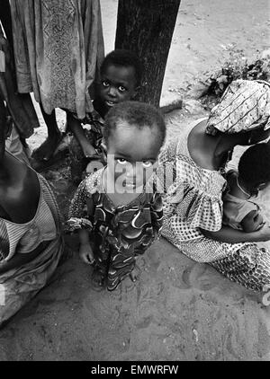 Photos prises lors du Daily Mirror's tentent d'atteindre les camps de réfugiés d'Onitsha et Asaba pendant le conflit du Biafra. Photo montre un enfant à l'un des camps de réfugiés. 16 juillet 1968. Banque D'Images