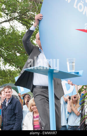 Gustavsberg, Suède, le 17 août 2013 : le premier ministre (2006-2014), Fredrik Reinfeldt a tenu son discours d'été. Banque D'Images