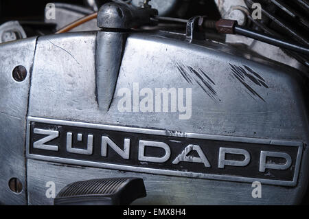 Classic Moto Zundapp Famel XF-17 dans le garage Banque D'Images