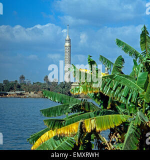 Blick über den Néant auf die Insel 143 mit dem Fernsehturm, Egypte, fin des années 70 er Jahre. Vue sur la rivière du Nil à l'île de Gezira w Banque D'Images