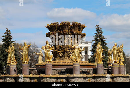 Belle fontaine d'or l'Amitié des Peuples à Moscou Banque D'Images