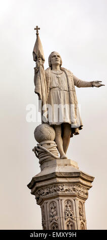 Christopher Columbus Statue et Monument, Plaza de Colón, Madrid, Espagne. Statue et pilier créée en 1885 pour les Expos universelles Banque D'Images