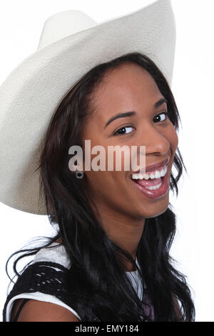 Rire African American Woman dans un chapeau de cowboy Blanc. Banque D'Images