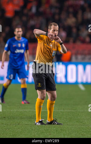 Monaco. 22 avr, 2015. William Collum (arbitre), le 22 avril 2015 - Football : Ligue des Champions 2e quart de finale match aller entre l'AS Monaco 0-0 Juventus au Stade Louis II de Monaco. © Maurizio Borsari/AFLO/Alamy Live News Banque D'Images