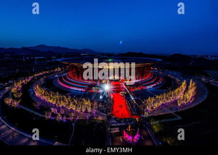 Beijing, Chine. Apr 23, 2015. La cérémonie de clôture du 5e Festival International du Film de Beijing (BJIFF) est tenue à Beijing, capitale de Chine, le 23 avril 2015. Credit : Shen Bohan/Xinhua/Alamy Live News Banque D'Images