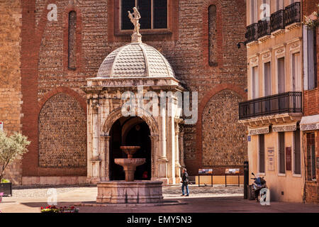 La Basilique Cathédrale de Saint Jean Baptiste de Perpignan, Place Leon Gambetta, Perpignan, Languedoc-Roussillon... Banque D'Images