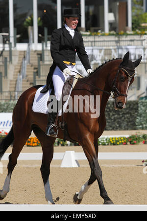 Lexington, Kentucky, USA. Apr 23, 2015. 23 avril 2015 : # 12 Haute Foxwood et Selena O'Hanlon terminer en 12e place sur le premier jour de dressage à la Rolex événement de trois jours au Kentucky Horse Park de Lexington, KY. Candice Chavez/ESW/CSM/Alamy Live News Banque D'Images