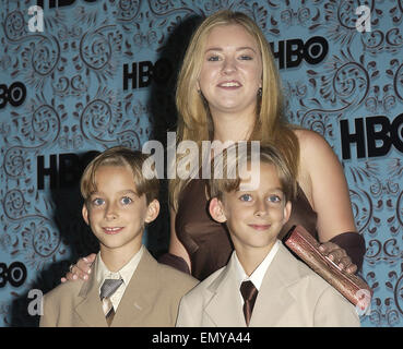 PIX FICHIER : Sep 18, 2005 ; Los Angeles, CA, USA ; (LtoR) SAWYER SWEETEN MADYLIN SWEETEN SULLIVAN, et sucrer au HBO Emmy Party au Pacific Design Center après l'Emmy Awards 2005. Credit : Vaughn Youtz/ZUMAPRESS.com/Alamy Live News Banque D'Images