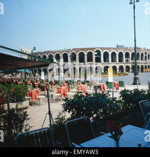 Urlaub in Verona, Italie 1970 er/1980er Jahre. Locations dans la région de Verona, Italie des années 70 ou des années 80. Banque D'Images