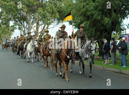 Les cavaliers et leurs chevaux pour commémorer le 10e Light Horse Regiment Banque D'Images