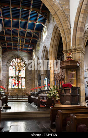 Royaume-uni, Angleterre, dans le Lancashire, Lancaster, St Mary's Priory Church, chaire et Stalles médiévales à baldaquin Banque D'Images