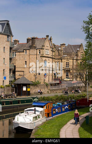 Royaume-uni, Angleterre, dans le Lancashire, Lancaster, étroit canal bateaux amarrés à Penny Street Banque D'Images