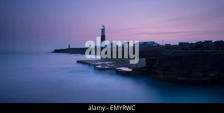Une vue de Portland Bill Lighthouse dans le Dorset. Banque D'Images