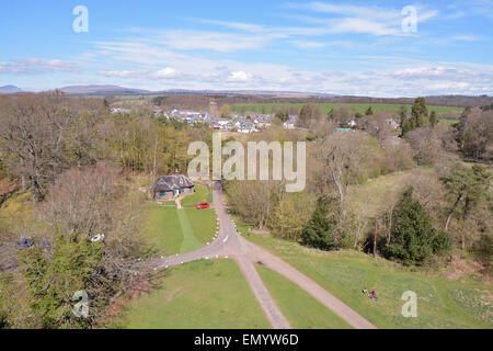 Vue sur le village écossais de Doune comme vu du haut de Château de Doune, Stirling, Ecosse un jour de printemps Banque D'Images