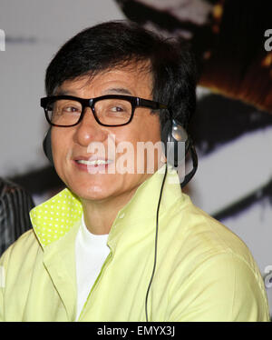 Udine, Italie. 24 avril, 2015. Kungfu Hong Kong star et l'acteur Jackie Chan sourit lors d'une conférence de presse pour son film 'dragon' 17ème Far East Film Festival (le festival du film pour le cinéma asiatique populaire 23 avril- 2 mai) le 24 avril 2015 au Nuovo Giovanni da Udine Theatre à Udine. Credit : Andrea Spinelli/Alamy Live News Banque D'Images