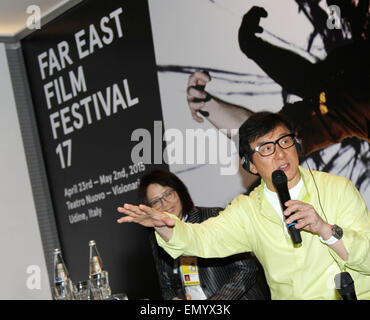 Udine, Italie. 24 avril, 2015. Kungfu Hong Kong star et l'acteur Jackie Chan parle lors d'une conférence de presse pour son film 'dragon' 17ème Far East Film Festival (le festival du film pour le cinéma asiatique populaire 23 avril- 2 mai) le 24 avril 2015 au Nuovo Giovanni da Udine Theatre à Udine. Credit : Andrea Spinelli/Alamy Live News Banque D'Images