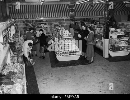 La Laitière Express à Streatham Hill qui a été transformé en un service d'auto store. 30 Novembre 1951 Banque D'Images