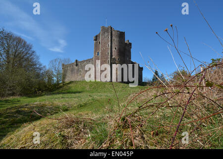 Château de Doune, DOUNE, STIRLING, ÉCOSSE - 23 avril 2015 : l'extérieur de la fin du 14ème siècle château de la cour Banque D'Images