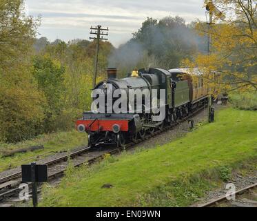 GWR 'Manor' pas d'approches 7812 depuis le sud Shrewsbury Banque D'Images