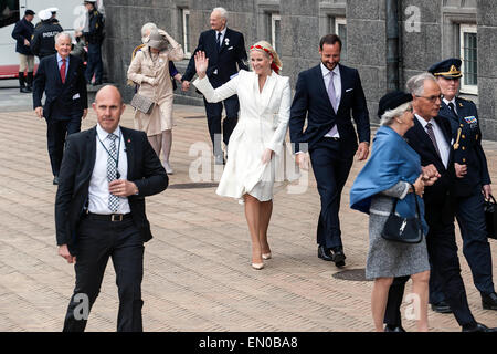 Copenhague, Danemark, avril16th, 2015. Le Prince Héritier Haakon de Norvège (M) et la princesse héritière Mette-Marit arrivent à la mairie de Copenhague, où la Reine Margrethe's soixante-cinquième anniversaire est célébré par un repas et de divertissement Banque D'Images